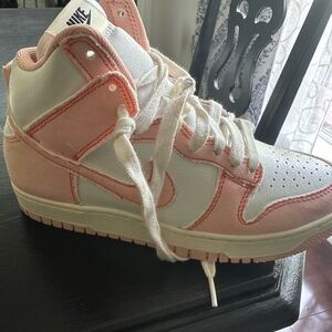 Nike Dunk High Top sneakers